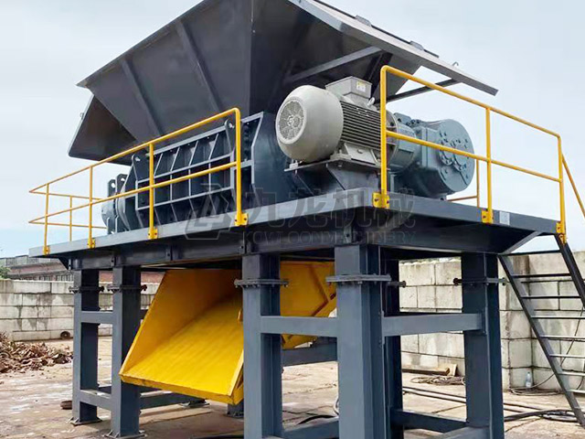 金屬撕碎機(jī)將廢舊金屬在短時(shí)間內(nèi)進(jìn)行快速處理